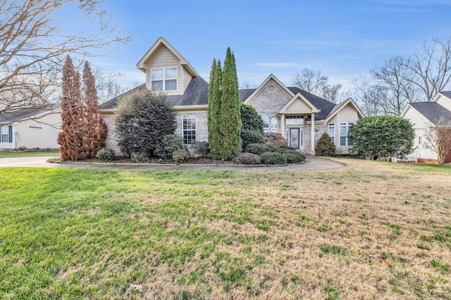 view of front of property with a front yard