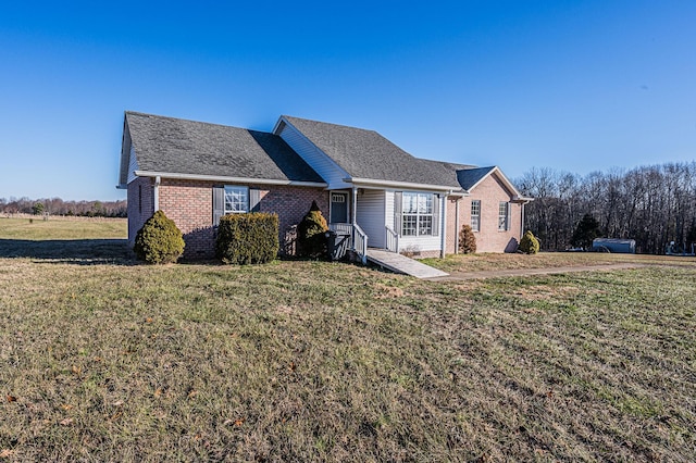 view of front of home featuring a front lawn