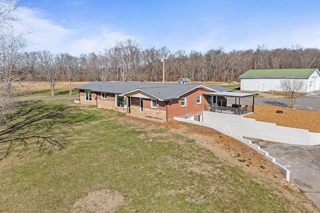 view of front facade featuring a front yard and a carport