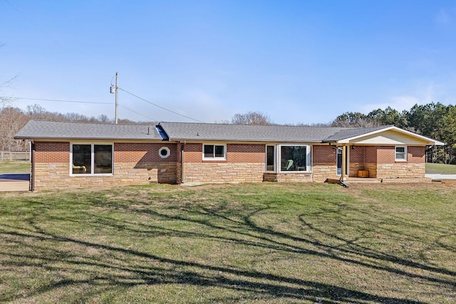 single story home with a front yard