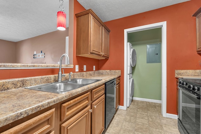 kitchen featuring electric panel, a sink, black appliances, a textured ceiling, and stacked washer / dryer