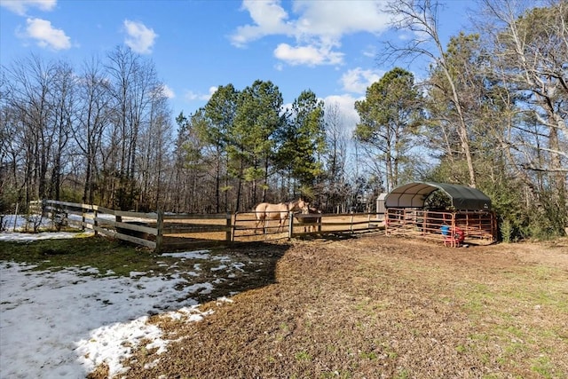 view of yard with an outdoor structure