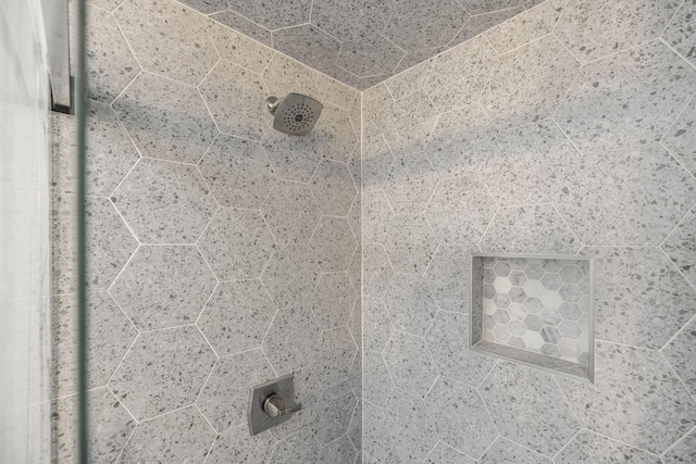 details featuring tiled shower