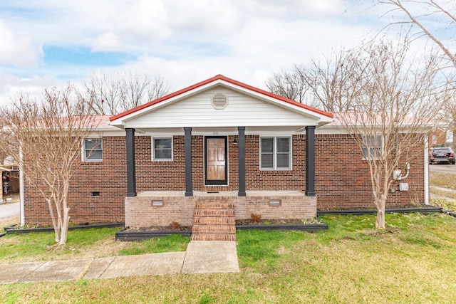 view of front facade featuring a front lawn and a porch