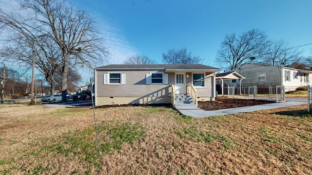 view of front of house featuring a front yard