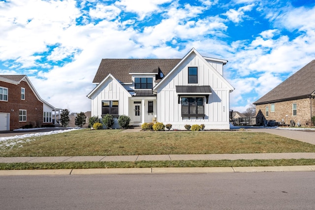 view of front of home with a front lawn