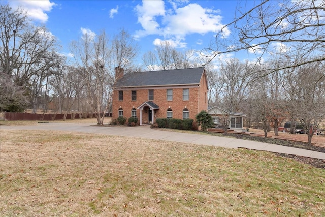 exterior space featuring a front yard