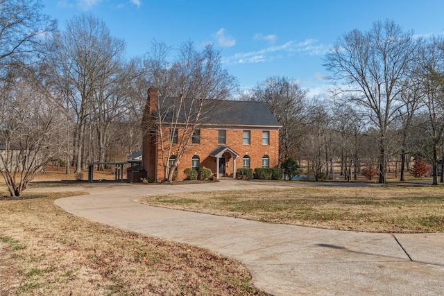 view of front of house with a carport and a front lawn