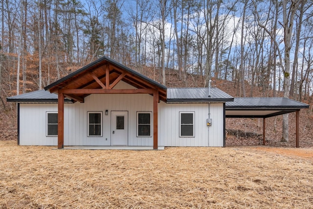 exterior space featuring a carport