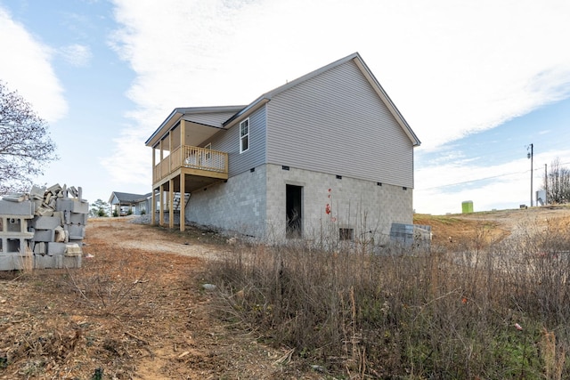 view of side of home featuring a balcony