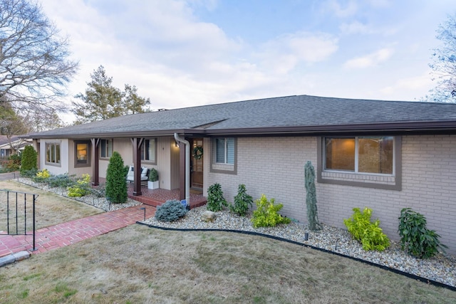 ranch-style home featuring a front yard