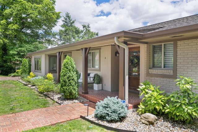540 N Crest Ct, Chattanooga, TN 37404 - entrance to property featuring brick siding