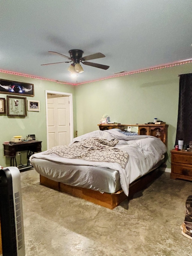 bedroom with ceiling fan