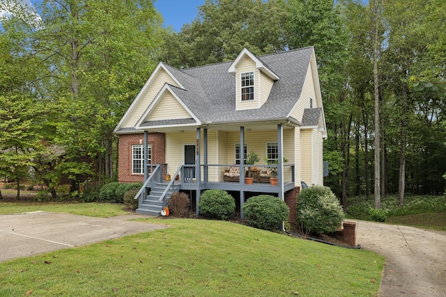 view of front of house featuring a porch and a front lawn