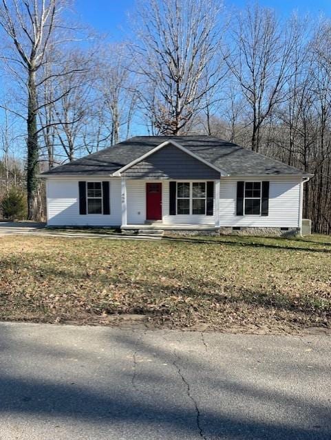 single story home featuring a front lawn