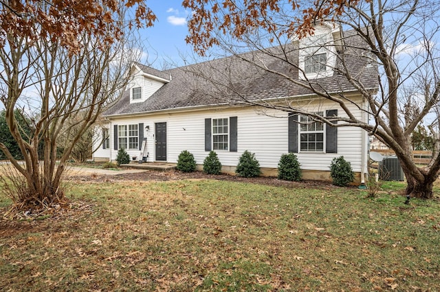 view of front of house with a front lawn