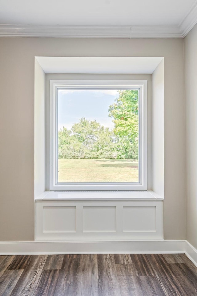 interior details featuring ornamental molding