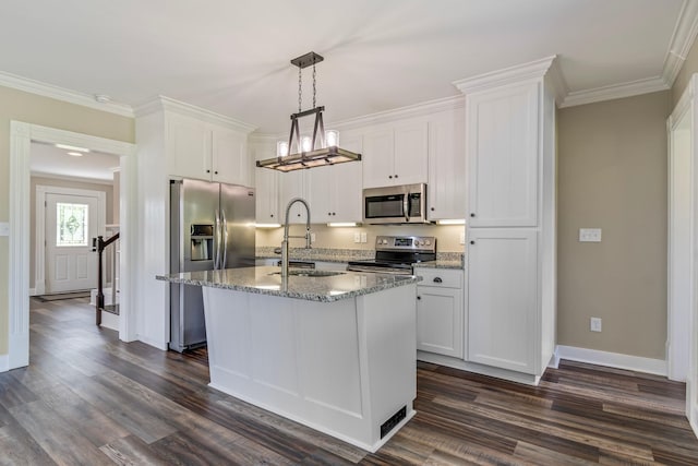 kitchen featuring white cabinets, sink, appliances with stainless steel finishes, and an island with sink