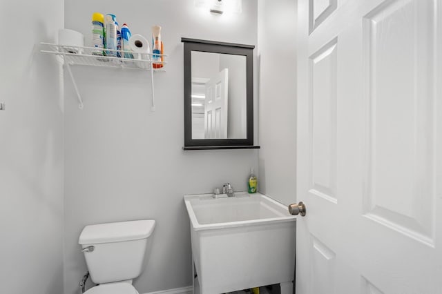 bathroom featuring toilet and sink