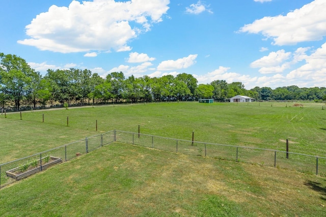 view of yard featuring a rural view