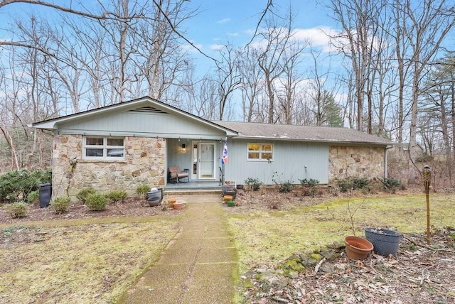 view of front of house with a front lawn