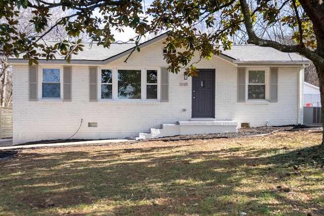 view of front of property with a front yard