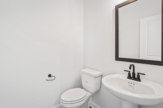 bathroom featuring sink and toilet