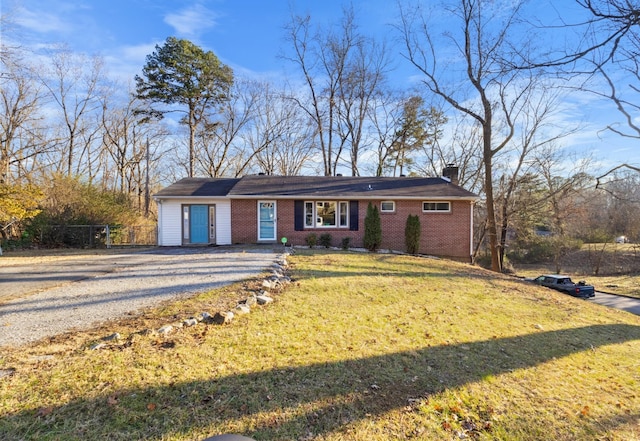 view of front of home featuring a front yard