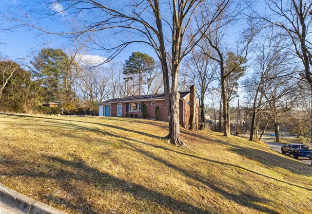 ranch-style house with a front yard