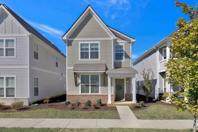 view of front property featuring a front yard