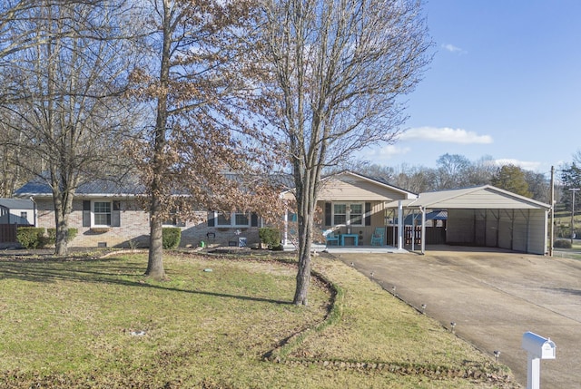 ranch-style house featuring a front yard