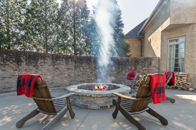 view of patio featuring an outdoor fire pit