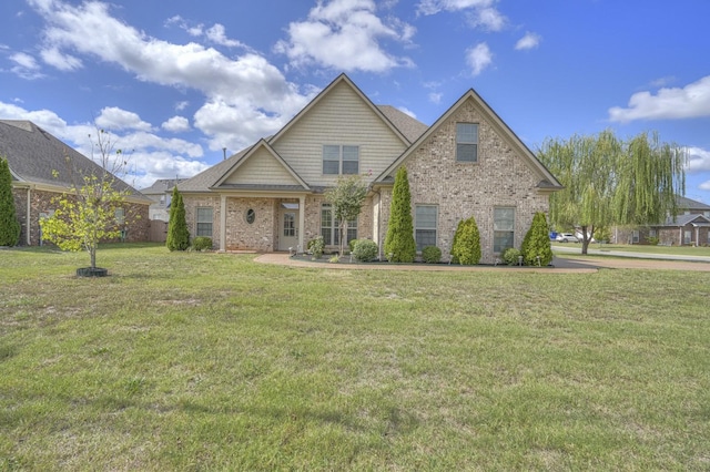 view of front of house featuring a front lawn