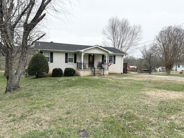 view of front of property featuring a front yard