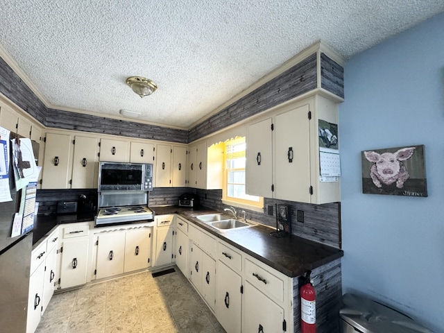 kitchen featuring backsplash, stainless steel gas stovetop, sink, and cream cabinetry