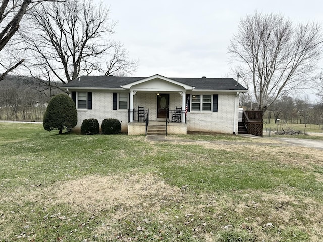 view of front of home featuring a front lawn