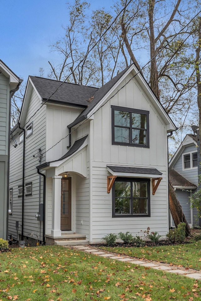 view of front of house with a front yard