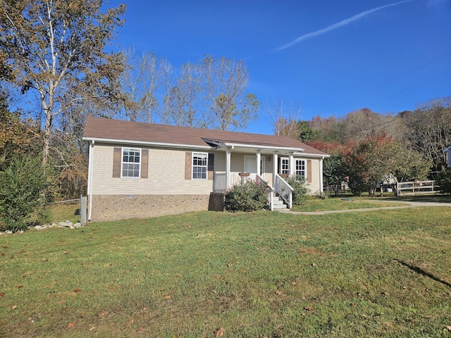 view of front of property featuring a front lawn