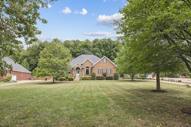 view of front of home featuring a front yard