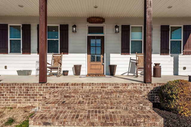 entrance to property featuring a porch