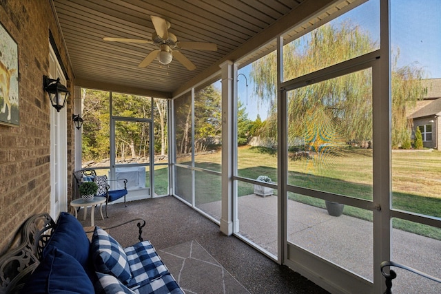 sunroom / solarium with ceiling fan