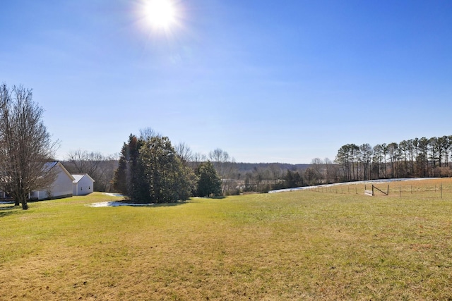 view of yard featuring a rural view