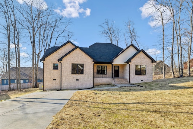 view of front of house with a front yard