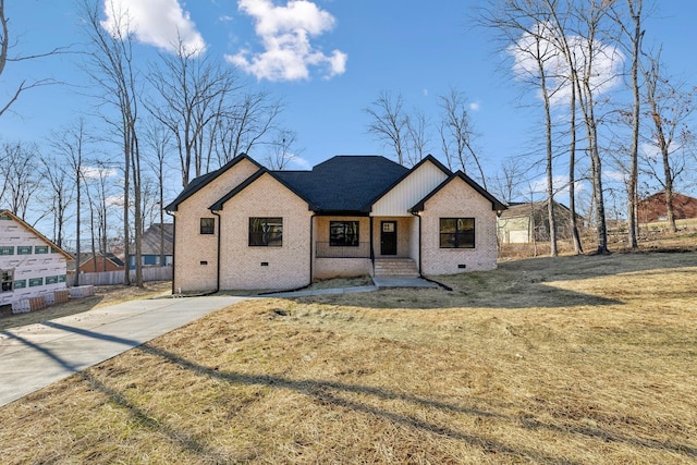 view of front of house with a front yard