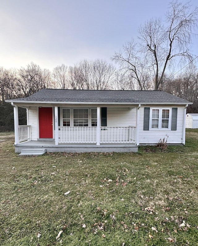 ranch-style house with covered porch and a front yard