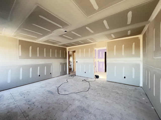 empty room featuring concrete flooring