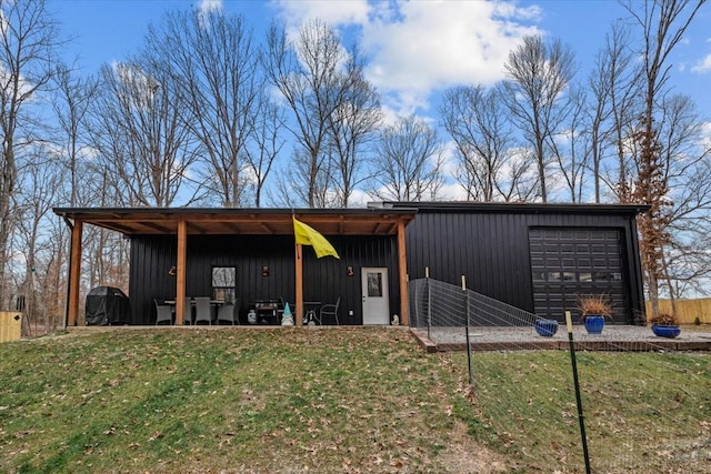 view of outdoor structure with a yard