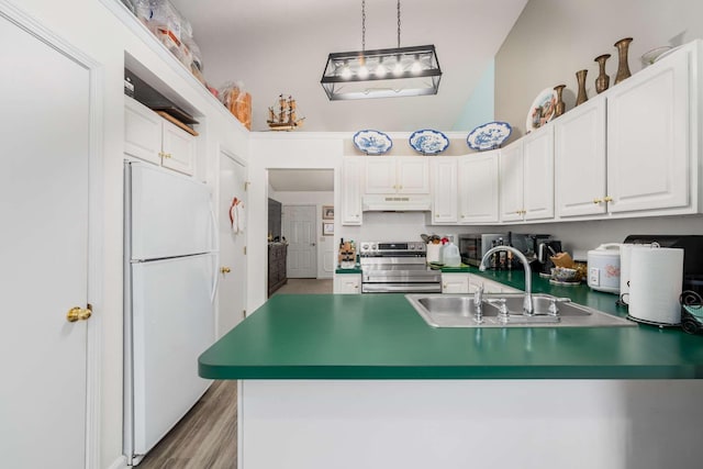 kitchen with sink, electric stove, white refrigerator, decorative light fixtures, and white cabinets