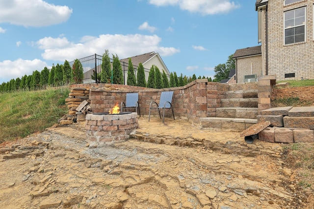 view of yard featuring a fire pit