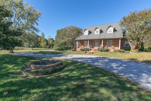 view of front facade featuring a front yard and a porch